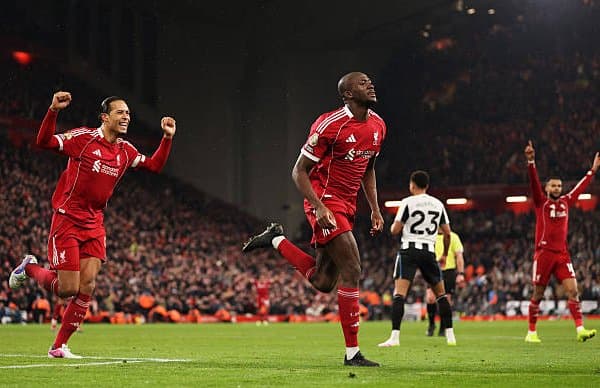 АПЛ. "Ливерпуль" ўз майдонида "Ньюкасл"ни енгишга муваффақ бўлди. Экитикедан дубль 