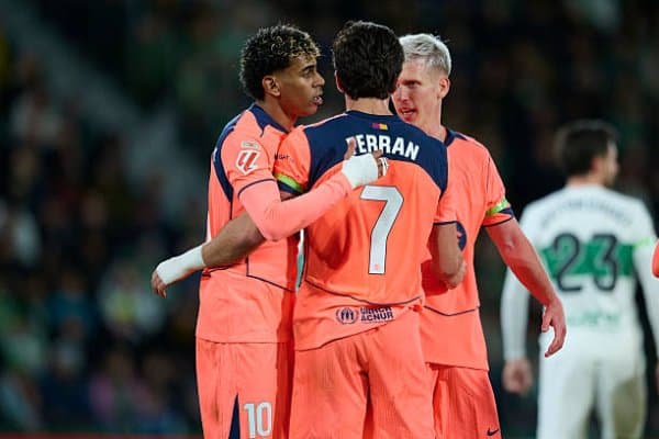 Ла Лига. "Барса" сафарда осон ғалабани қўлга киритди. "Атлетико" ва "Вильярреал" эса дуранг ўйнади 