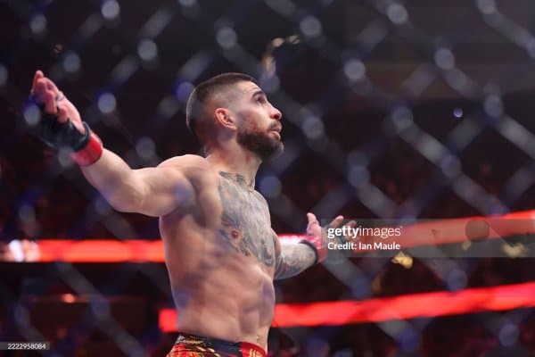 Bellator собиқ чемпиони: "Илия Топурия ярим ўрта вазндаги ТОП 5 жангчиларни енга олмайди"