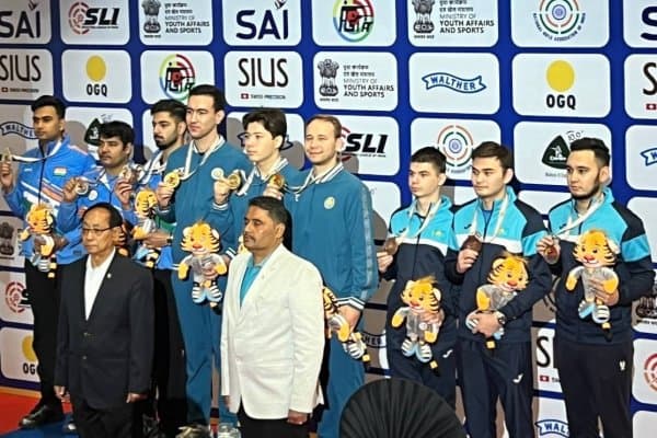 Наши стрелки начали чемпионат Азии с двух золотых медалей