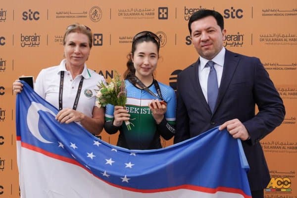 Асал Ризаева Саудия Арабистонида ўтказилиётган Осиё чемпионатида терма жамоаси дастлабки медални тақдим этди