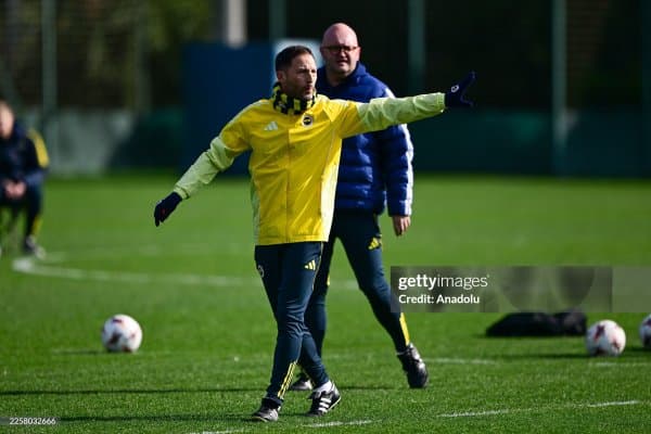 "Фенербахче" мураббийи қандай ҳужумчи трансфер қилиниши айтди