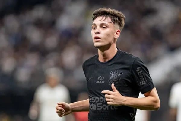 “Арсенал” ва “Челси” товон пули 100 миллион бўлган бразилиялик футбол учун курашишмоқда