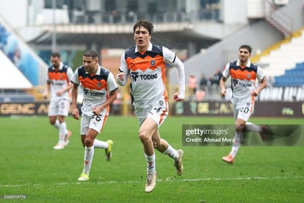 "Башакшеҳир" мураббийи Шомуродовнинг ҳужумдаги ролини тушунтирди