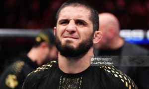 Ислом Махачев авиокомпанияни кескин танқид қилди