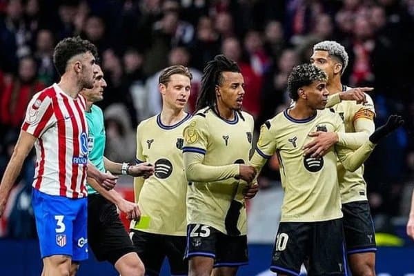 Ламин Ямал: Сен кимсан, тентак?