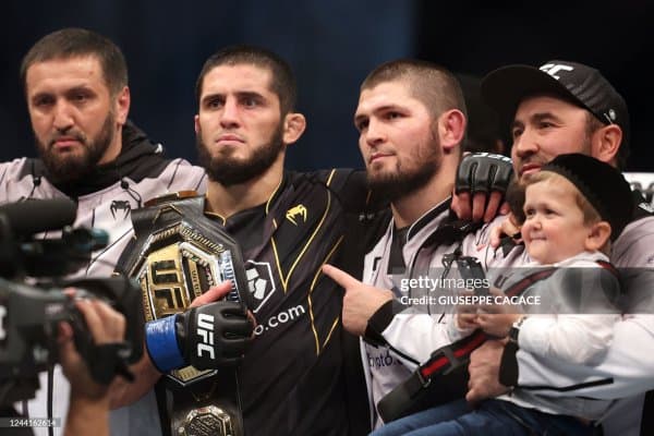 Ислом Махачев фаолиятидаги энг муҳим жанг қайси эканини айтди