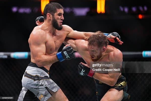  Америкалик UFC жангчиси: “Ислом Махачевнинг зарба техникаси доим кучли бўлган, бироқ...”