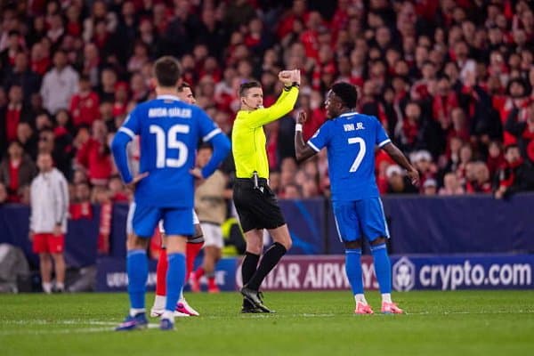 ЕЧЛ. Жанжалларга бой кечган тўқнашувда "Реал Мадрид" минимал ғалабага эришди 