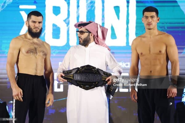 Артур Бетербиев: "Турки Аль аш-Шейх имконсиз ишларни амалга оширди"