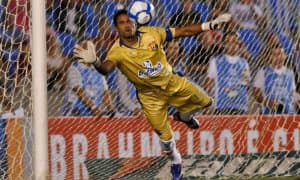 Машҳур клуб 22 йилга қамалган дарвозабонни ўз сафига қўшиб олди