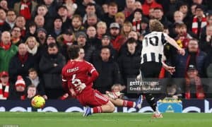 ЕЧЛни ёндирган футболчини инглиз грандлари нишонга олди