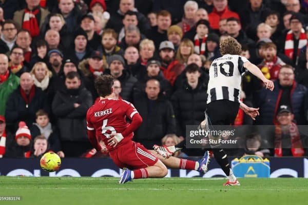 ЕЧЛни ёндирган футболчини инглиз грандлари нишонга олди