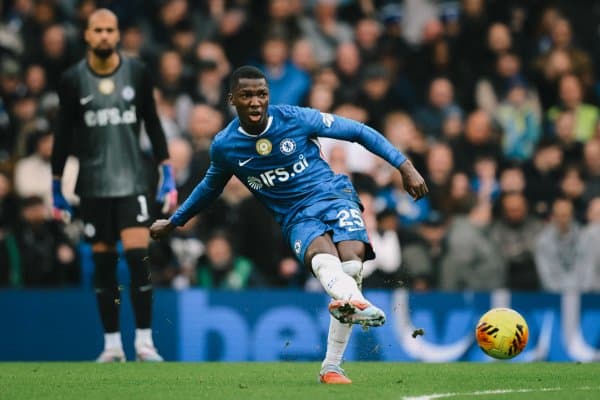 АПЛ. 10 киши бўлиб қолган “Челси” сўнги дақиқаларда ғалабани қўлган чиқарди