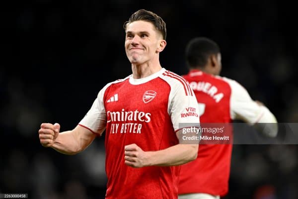 АПЛ. "Арсенал" Лондон дербисида "Тоттенхэм"ни йирик ҳисобда енгди. Дьёкереш ва Эзедан дубль 