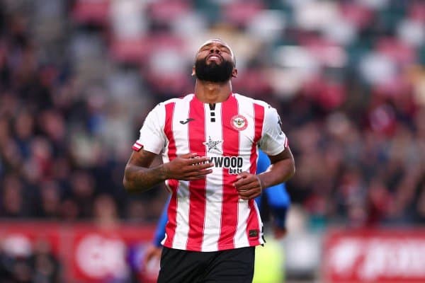 Икки гранд Англиядаги тўпурарни талашяпти