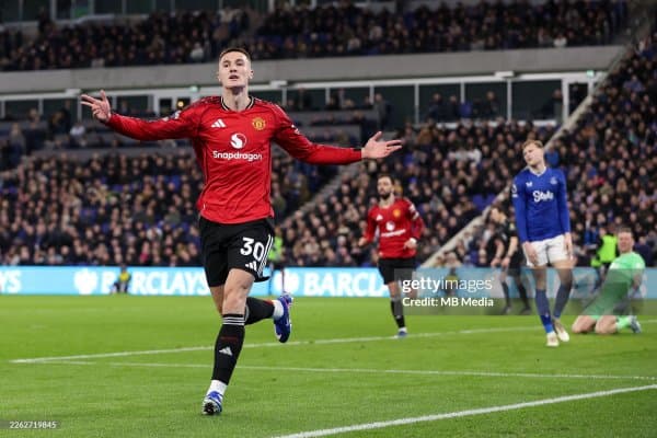 АПЛ. "Манчестер Юнайтед" сафарда "Эвертон"ни кичик ҳисобда мағлуб этди