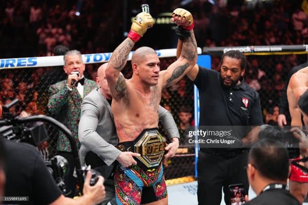 Расман: Алекс Перрейра чемпионлик камаридан воз кечди