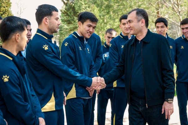 Қашқадарё вилояти ҳокими "Насаф" футболчилари билан учрашди