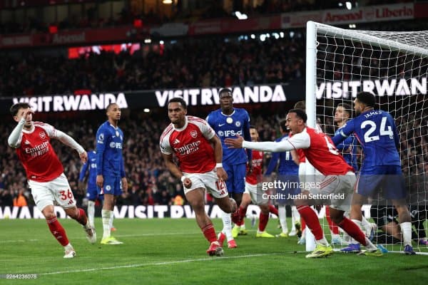 "Арсенал" бурчак зарбасидан 16-голини урди ва лига рекордини такрорлади