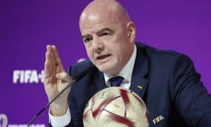 ФИФА: Оғзини ёпганни майдондан ҳайданг!