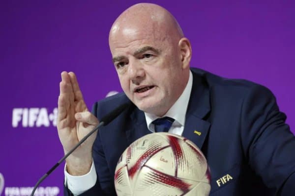 ФИФА: Оғзини ёпганни майдондан ҳайданг!