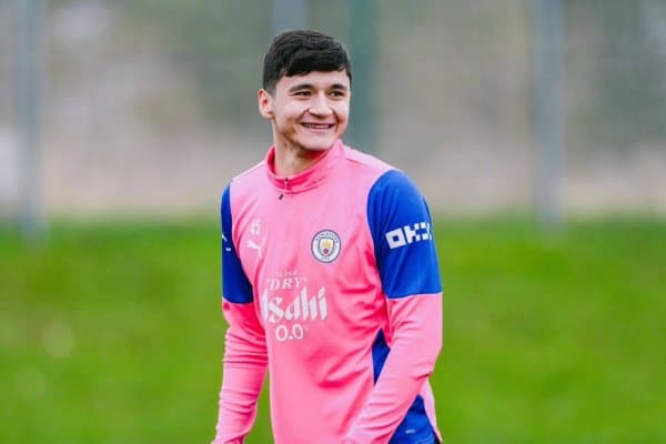 Машҳур модель Ҳусановга учрашув таклиф қилди