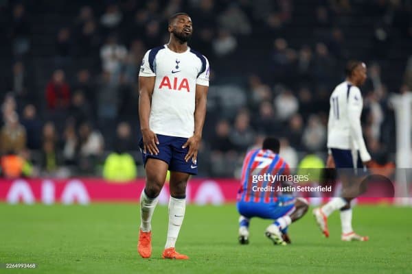 АПЛ. "Тоттенхэм" қулашда давом этмоқда. Жамоа ўз уйида "Кристал Пэлас"га ютқазди 