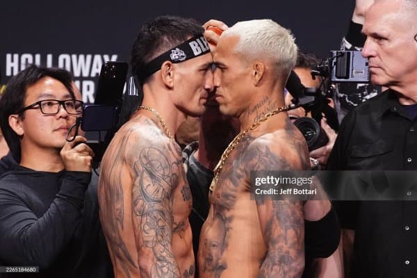 Макс Холлоуэй ва Чарльз Оливейра бўлажак жанг учун даҳшатли гонорар олиши мумкин