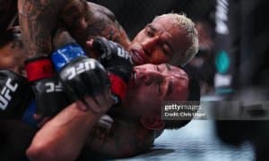 Чарльз Оливейра BMF камарини қўлга киритди, "Ботаник" эса яққол устунлик билан ғалаба қозонди