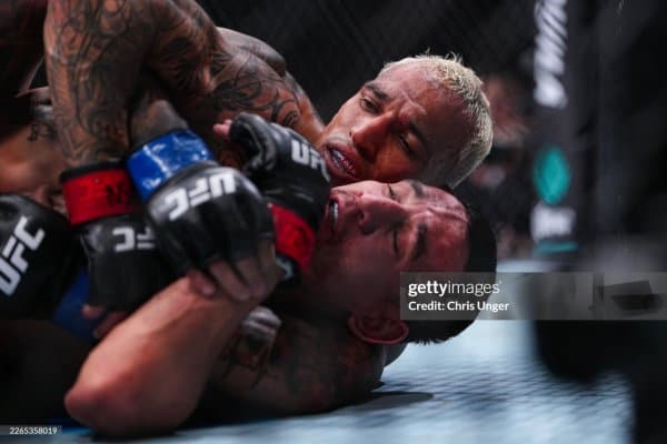 Чарльз Оливейра BMF камарини қўлга киритди, "Ботаник" эса яққол устунлик билан ғалаба қозонди