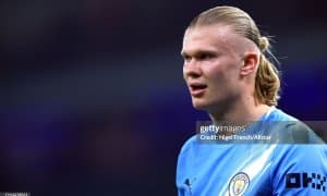 Xоланд оёғидаги жароҳатни кўрсатди