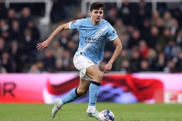 Ҳусанов кузатишга арзийдиган футболчи!