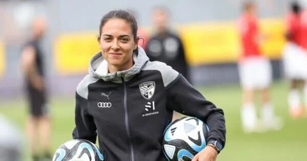 Аёл мураббийни эркаклар жамоаси қандай қабул қилди?