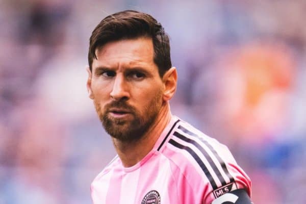 Хави: Мана шу шахс Месси “Барселона”га қайтишига йўл қўймади!