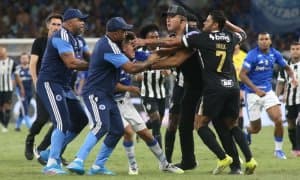 Бразилияда бир учрашувда 23 та футболчи қизил карточка олди