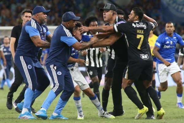 Бразилияда бир учрашувда 23 та футболчи қизил карточка олди