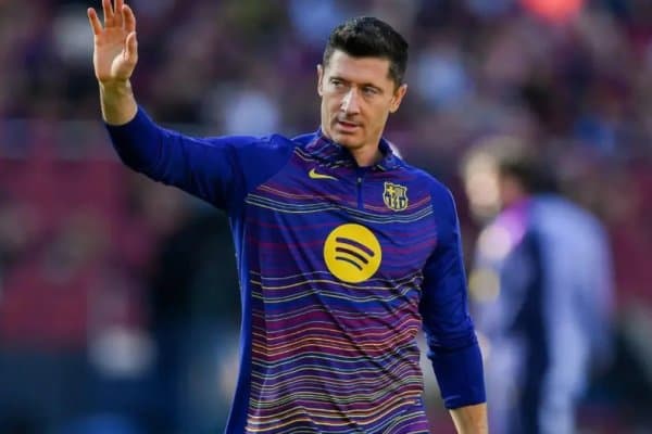 Левандовскига топ-клубдан иш чиқди