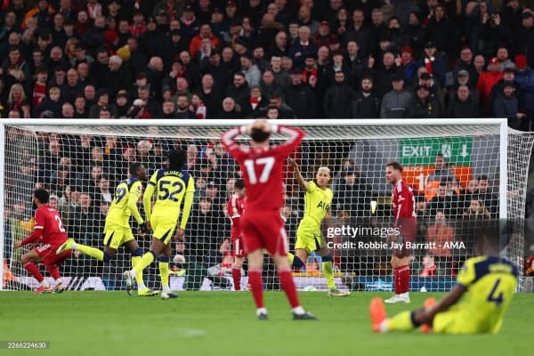 АПЛ. "Тоттенхэм" сўнгги дақиқада гол уриб, "Ливерпуль"ни ғалабадан маҳрум қилди