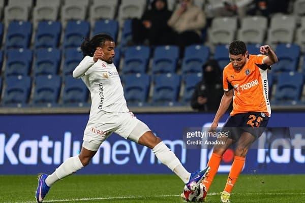 Туркия Суперлигаси. "Истанбул Башакшеҳир" ўз уйида "Антальяспор" билан дуранг ўйнади 