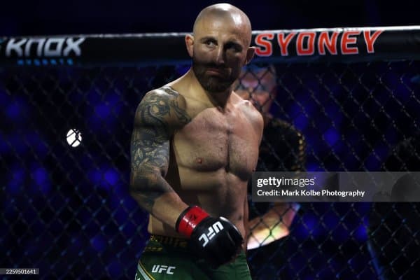 Александр Волкановски UFC тарихидаги ТОП-5 жангчини санаб ўтди