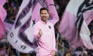 Месси Роналду ўтирган “тахт”га чиқди