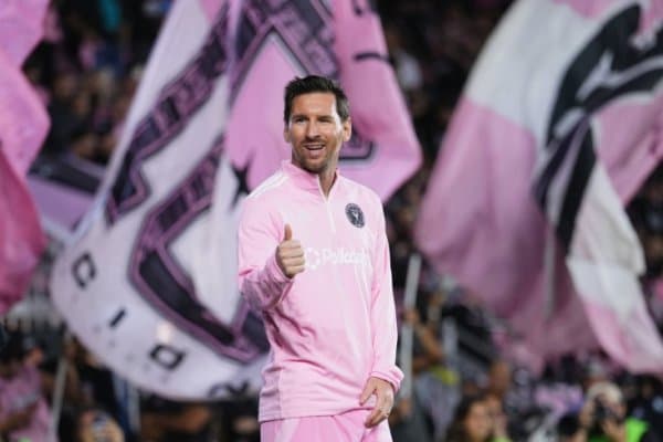 Месси Роналду ўтирган “тахт”га чиқди