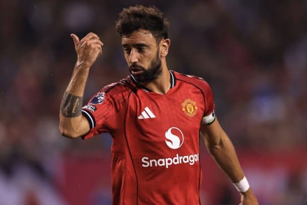 Руни: “Фернандешга МЮнинг рамзий жамоасидан ўрин йўқ”