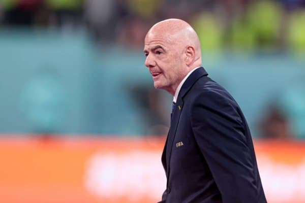 ФИФА раҳбари Эрон ўйинларини АҚШдан Мексикага кўчириш бўйича фикрини айтди