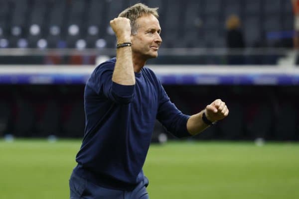 Мағлуб жамоа мураббийи жамоасидан фахрланди