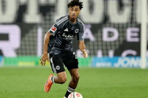 Тўрт гранд бир футболчини талашяпти