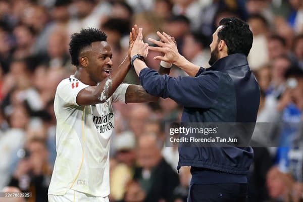 Арбелоа: "Винисиус жамоани етаклаб кетмоқда"