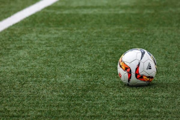 Ёш футболчи майдонда ҳушидан кетиб, қайтиб турмади