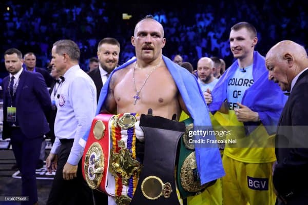 Александр Усик 2027 йил оғир вазнда чемпион бўладиган боксчи номини айтди